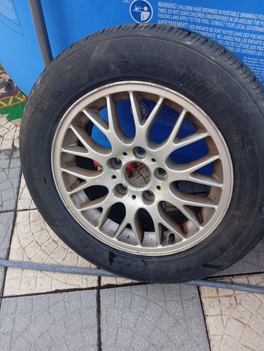 Jante 16 com pneu BMW 320