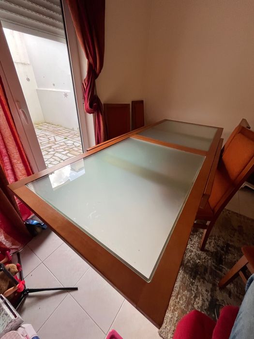 Mesa extensível e Cadeiras com forros personalizados