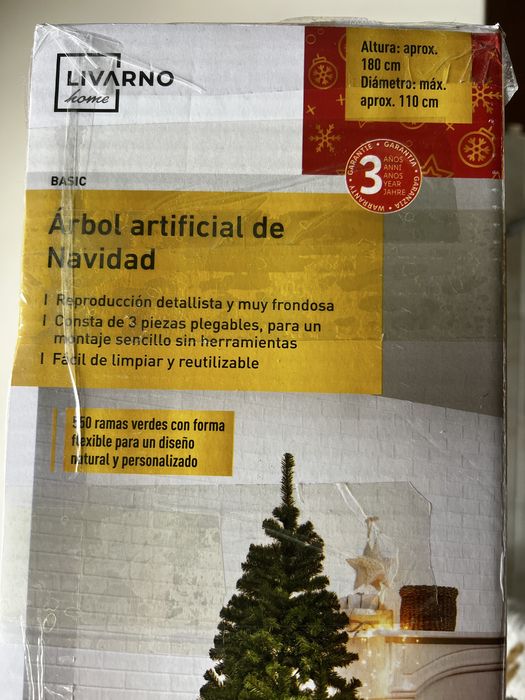Árvore de Natal artificial em muito bom estado