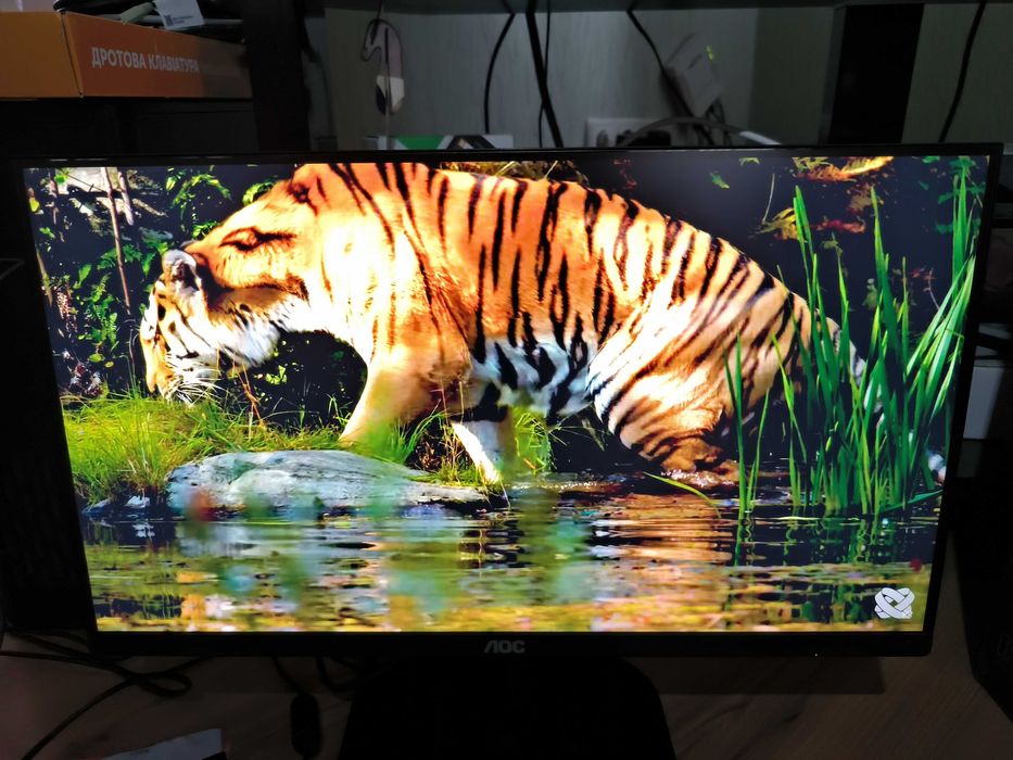 Монитор AOC 22 , vga hdmi звук, безрамочный