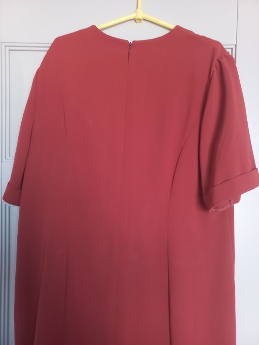 Sukienka elegancka- w kolorze rudym - cegły rozm.46-48.