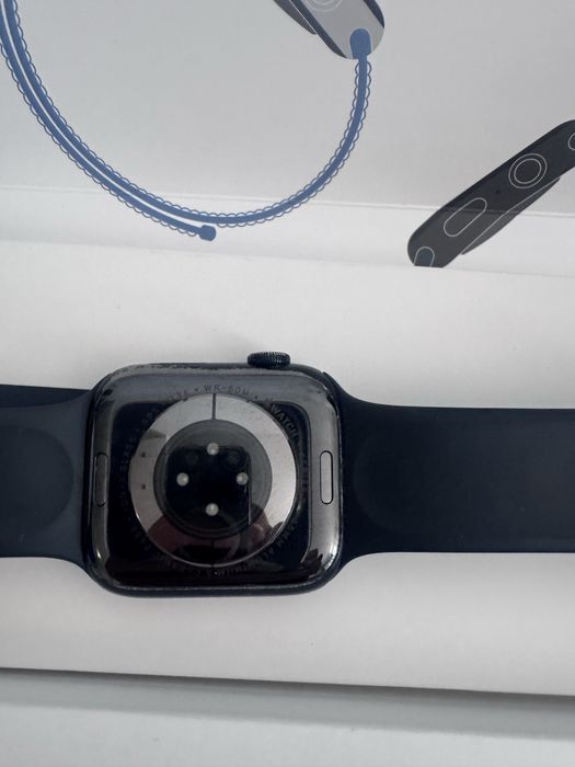 Apple Watch Series 7 (GPS + Cellular)