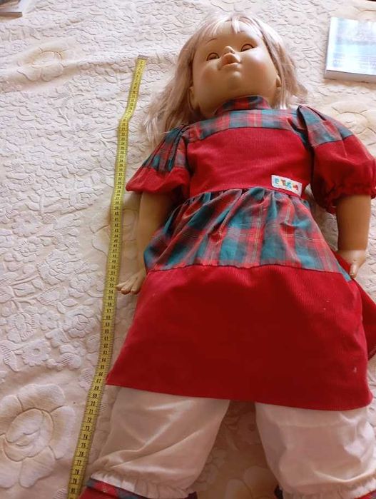 Linda boneca com 88cms