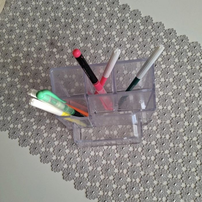 Pojemnik na przybory szkolne