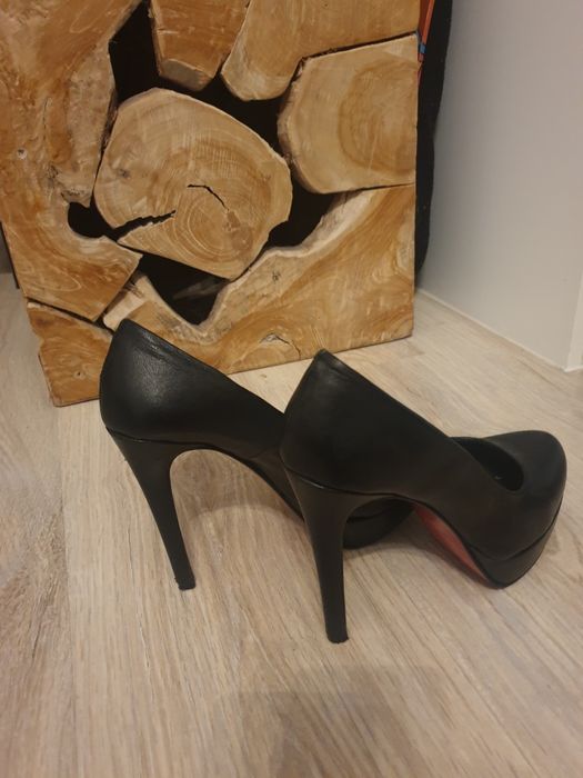 Szpilki czarne Prima Moda 37 z czerwona podeszwa