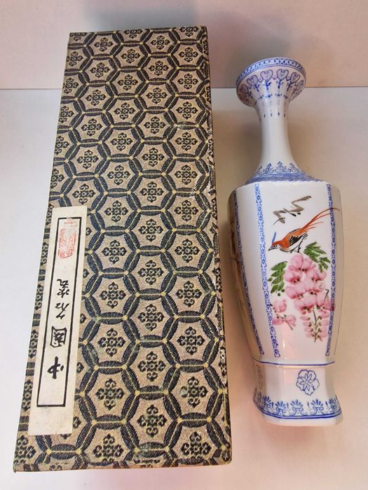 Jarra porcelana chinesa, com caixa, Qianlong