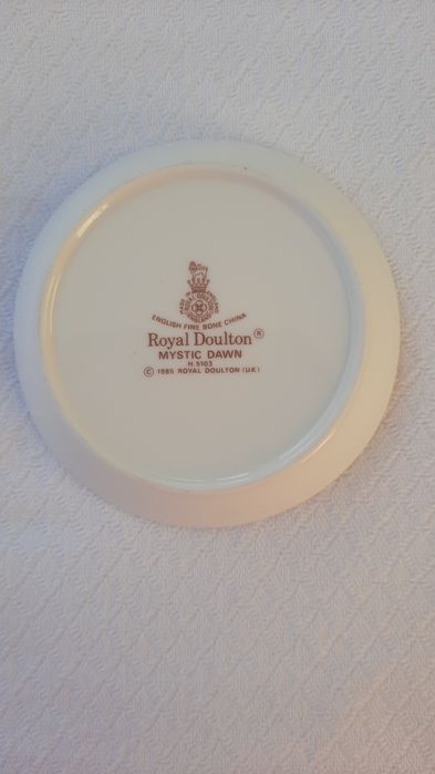 Prato pequeno em porcelana  Doulton Mystic Dawn