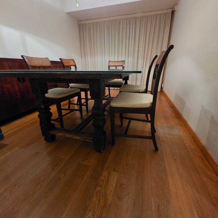 Mesa de Jantar Maciça 210x130 cm + Vidro Temperado + 10 Cadeiras de palhinha