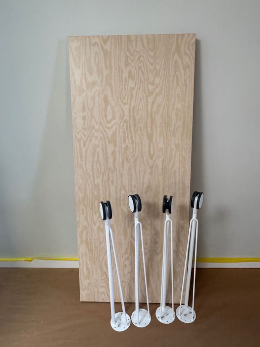 Secretaria com tampo e pernas Ikea