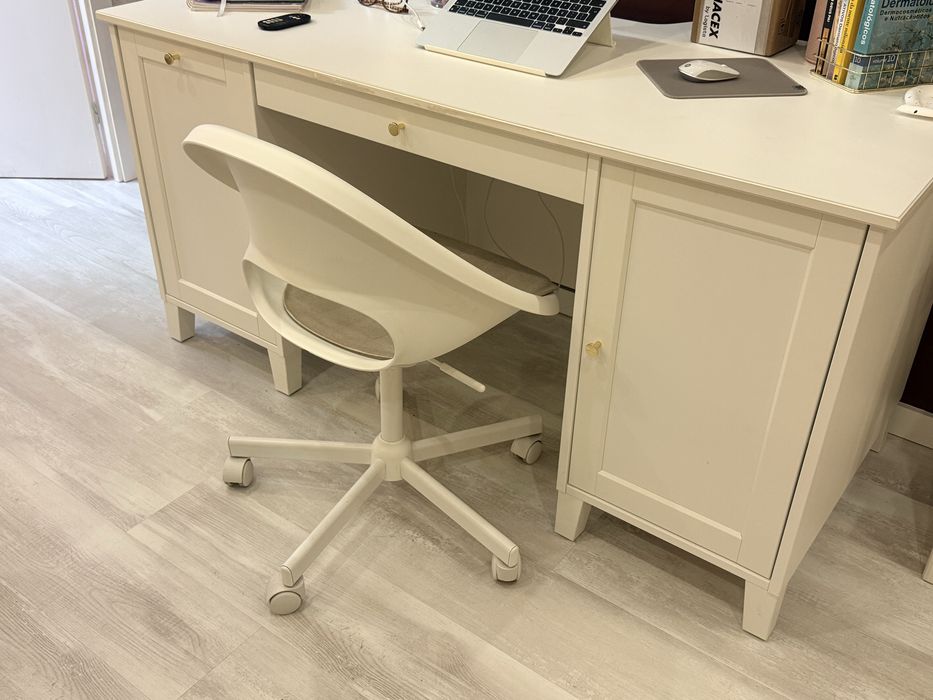 SECRETÁRIA (mesa + cadeira incluído)