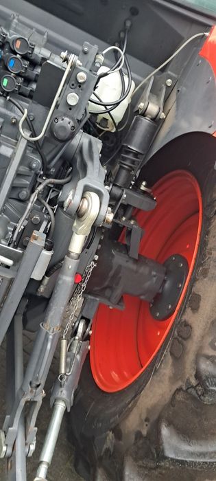 Ciągnik marki Kubota m6 142