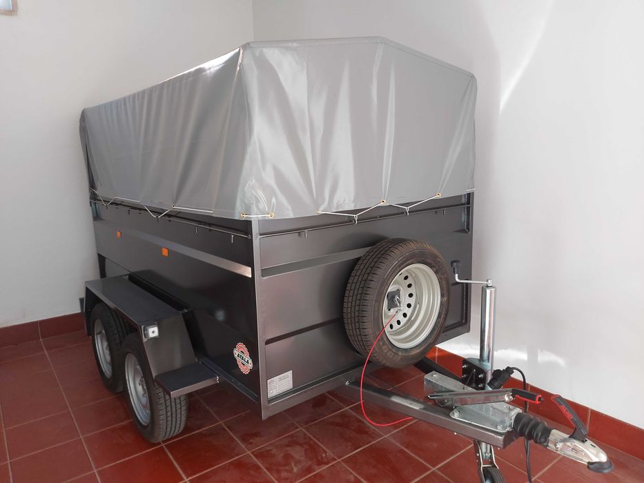 Reboque 2 eixos com travão