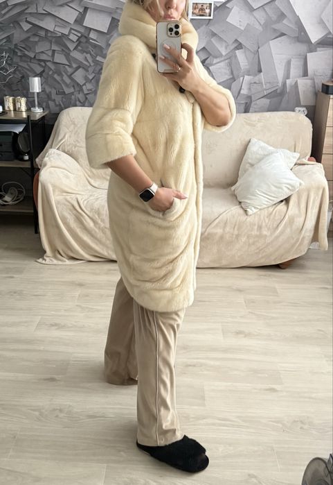 Шуба норкова натуральна (бежева) стильна,тепла, б/у в гарному стані