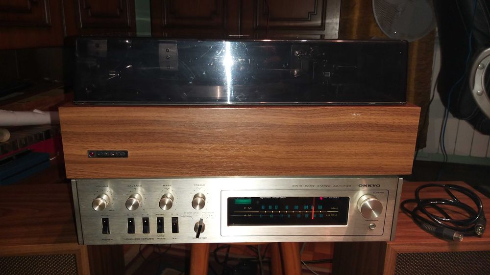 Amplificador,rádio e gira-discos Onkyo Dynamic Four 800