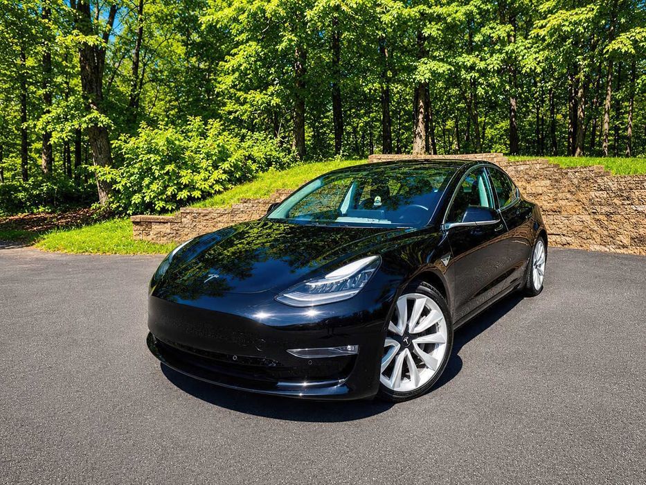 Tesla Model 3      2018