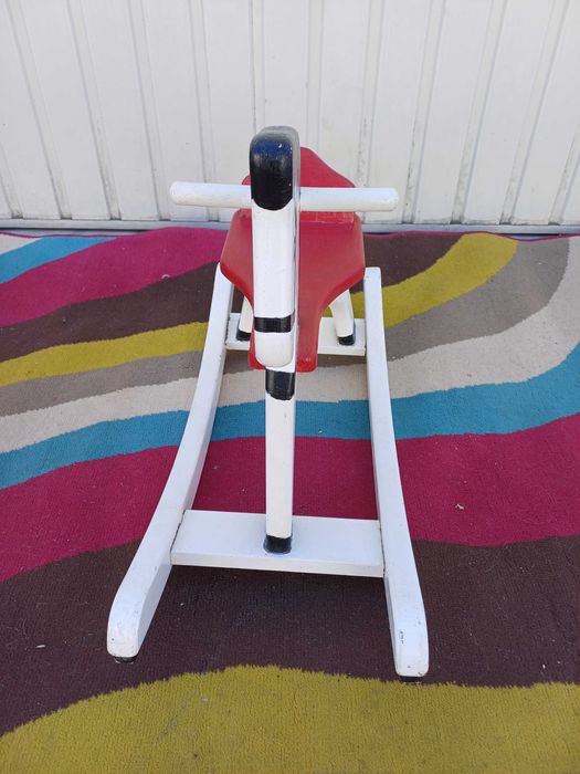 Cavalinho de baloiço em madeira