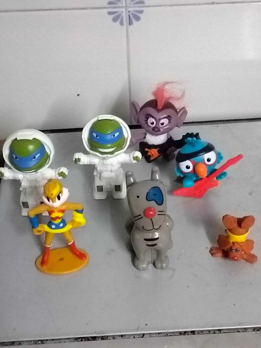 Bonecos miniaturas colecionáveis brinquedos etcc