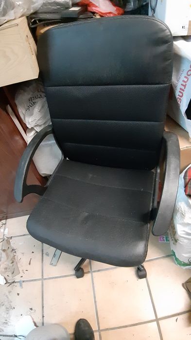 Cadeira de secretária em bom estado