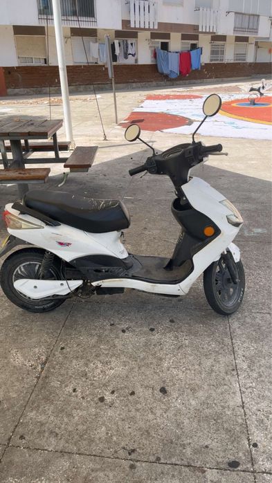 Vendo mota eletrica a andar
