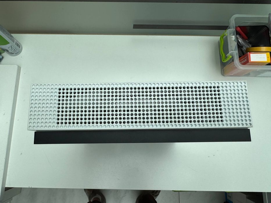 Xbox one s 1 tb + 2 игры