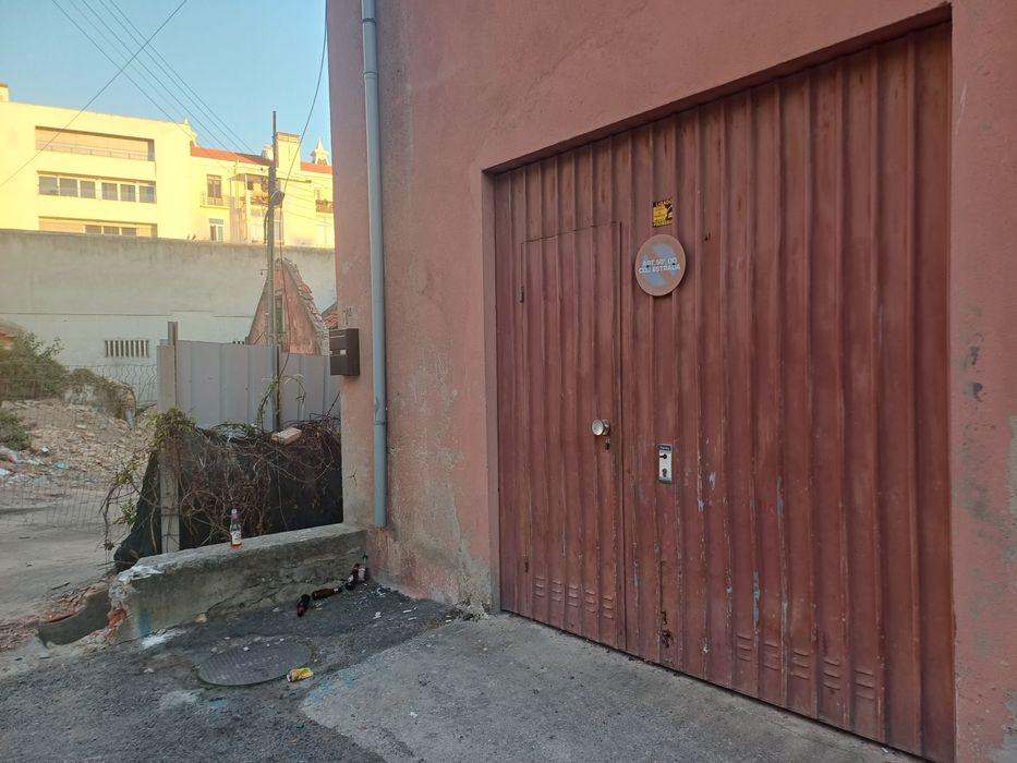 Garagem  Dafundo Algés, junto ao aquário Vasco da gama, Algés