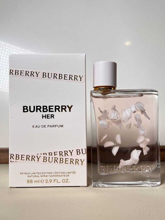 Парфуми Burberry Her Petals Limited Edition: 1 950 грн. - Духи