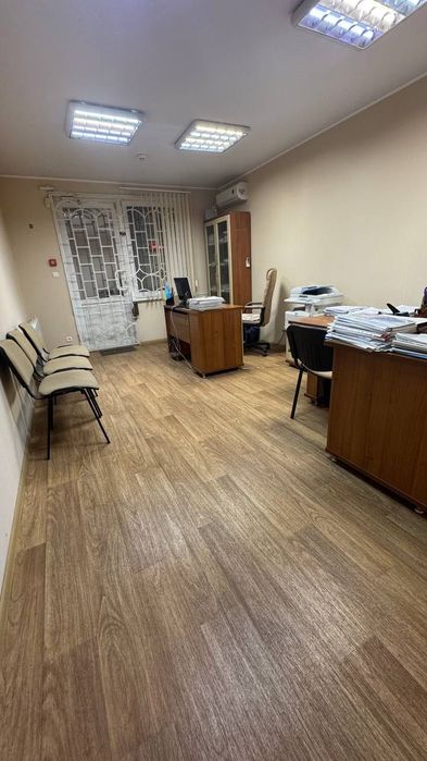 Продаж комерційної нерухомості: офіс та магазин