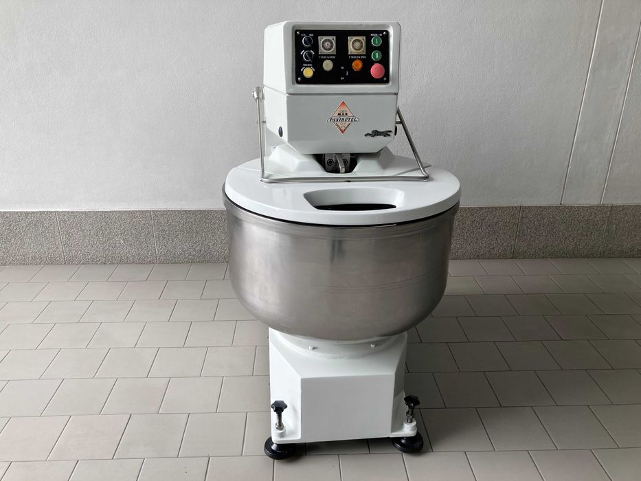 Amassadeira espiral Felino 50 kg farinha semi nova