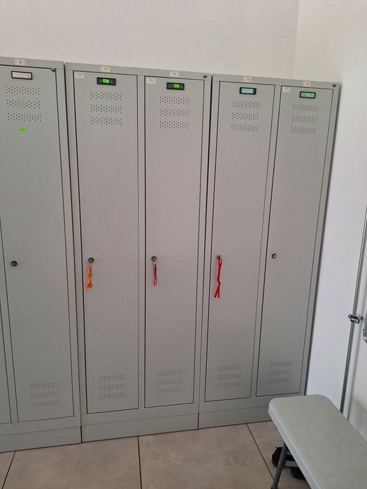 Szafki pracownicze podwójne sprzedam.