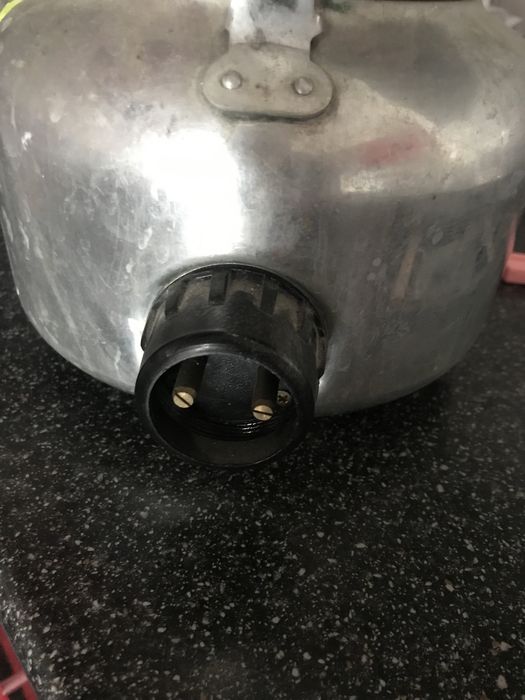 Электрочайник продам