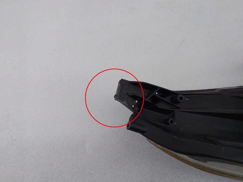 Ótica / farol esquerda FORD Ka+