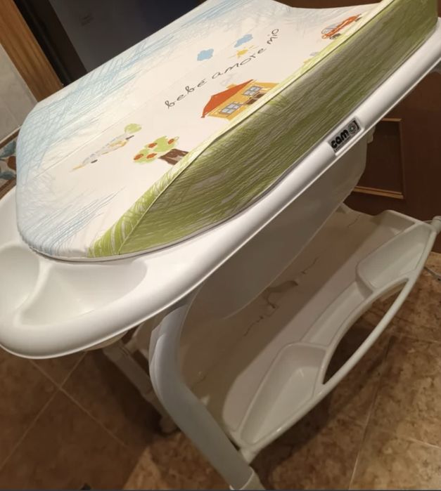 Vendo banheira de bebe com muda fraldas