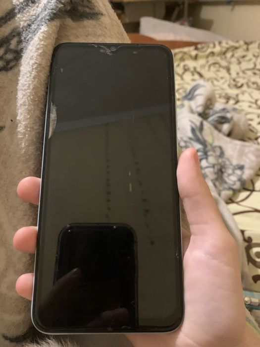 Продаєця телефон редмі А2 +