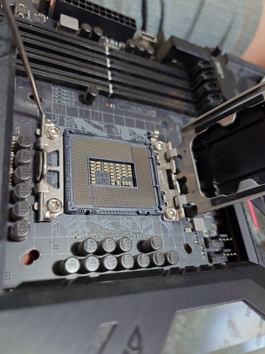 Материнська плата ASUS ROG STRIX Z690-F GAMING WIFI (s1700, DDR5)