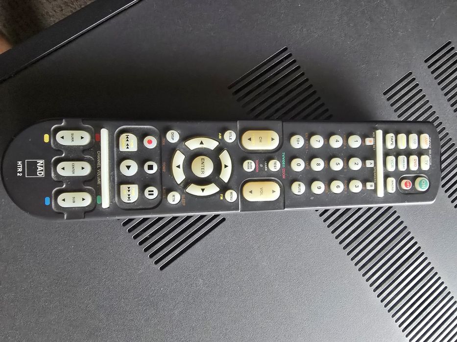 Amplituner kina domowego NAD T 753