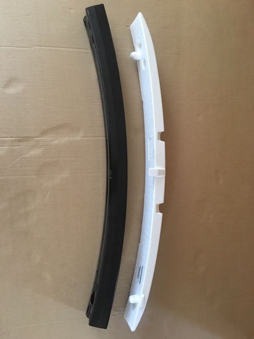 Передний усилитель бампера USA новый в оригинале на NISSAN JUKE рест