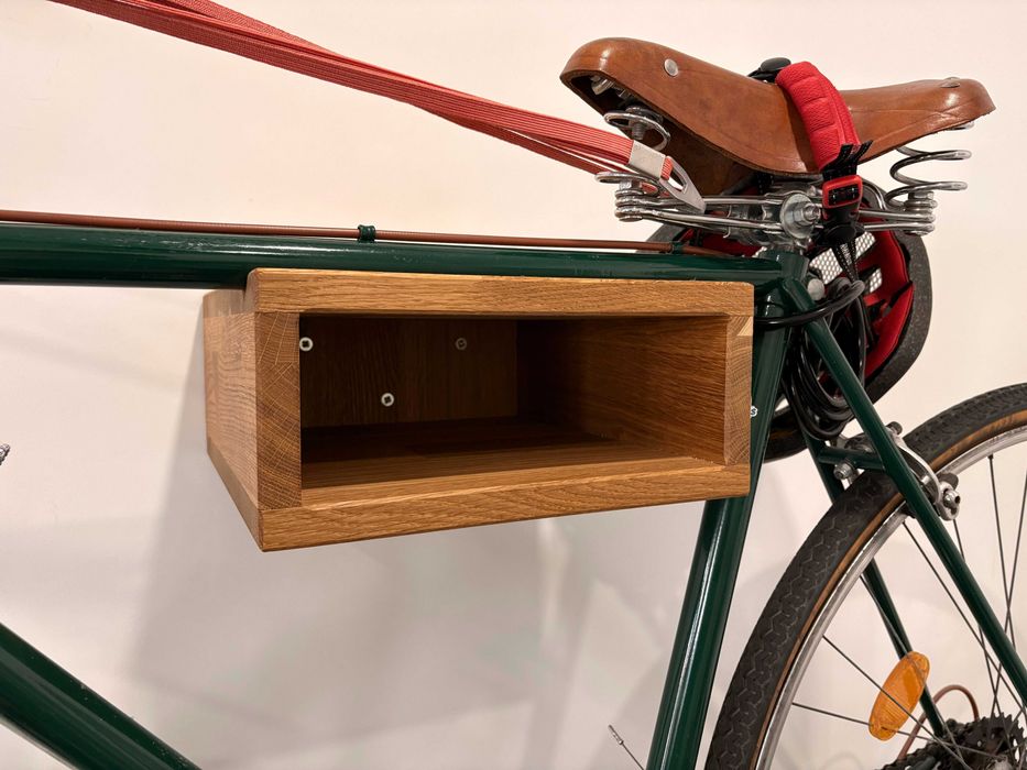 Bicicleta clássica de cidade 54cm — quadro de aço verde, selim de couro, com capacete, cadeado e bomba