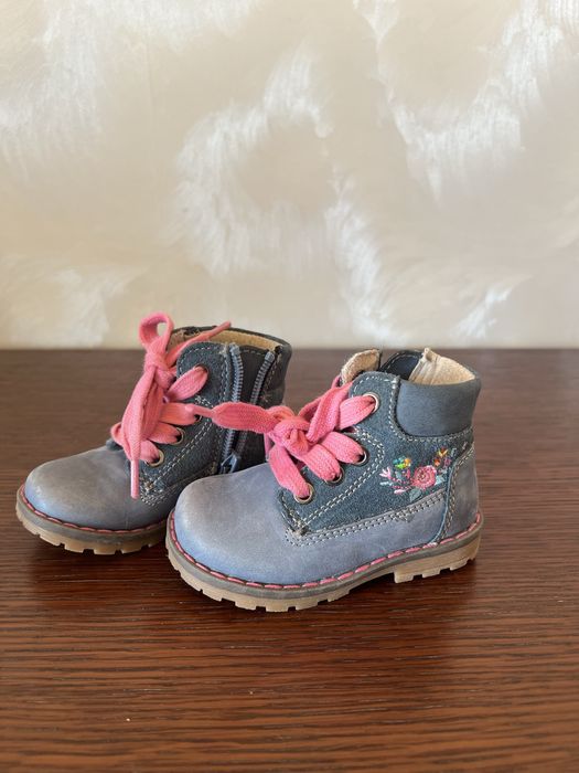 Взуття для дівчинки