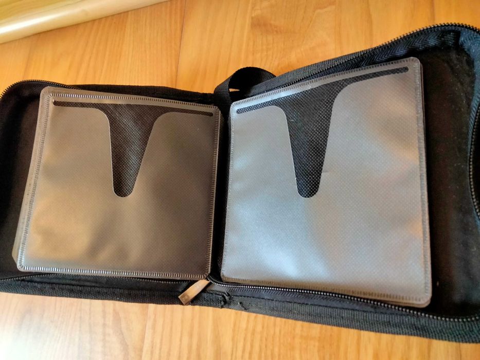 Сумка для CD плеєра и 20 дисків. Нова.