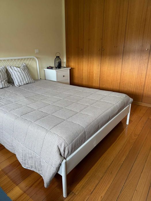 Cama de metal + colchão - ótimo estado - Mudança de casa