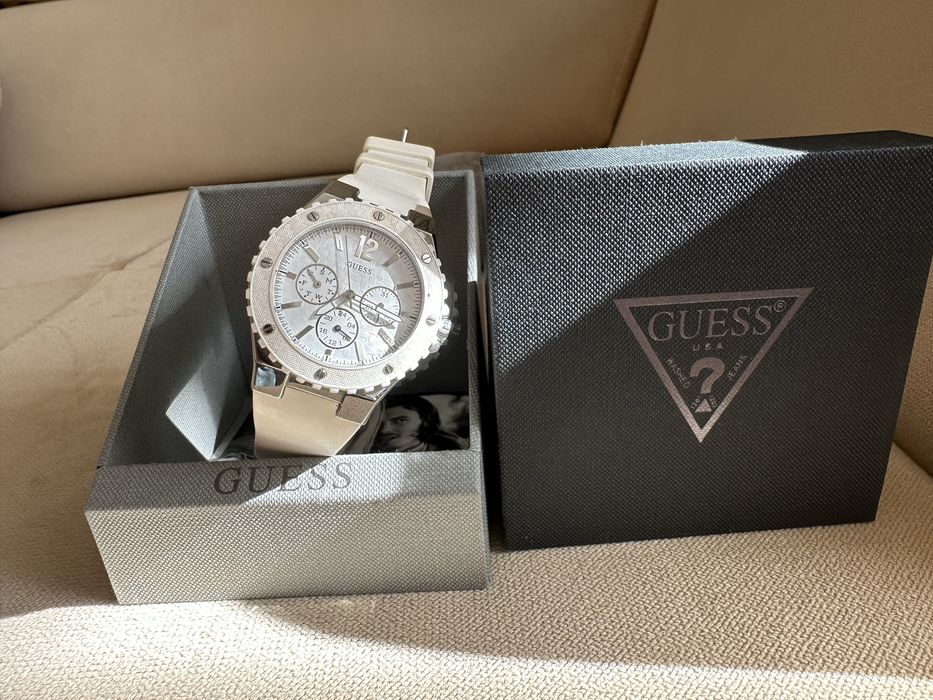 Часы женские Guess оригинал в идеале
