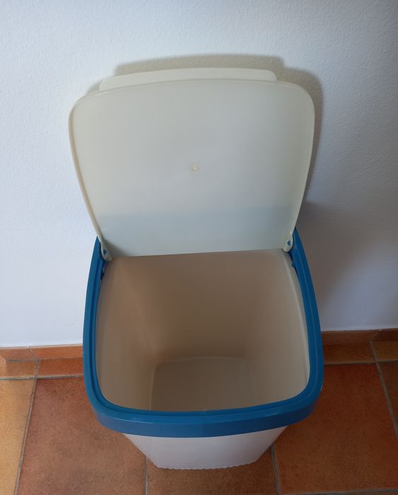 Cesto com tampa Domplex