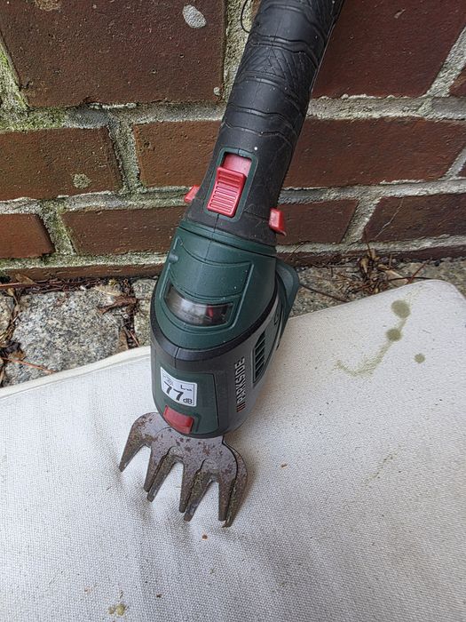 Nożyce elektryczne ogrodowe