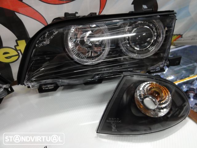 Farois frontais angel eyes para BMW E46 4 portas / limosine 98-01 fundo preto.