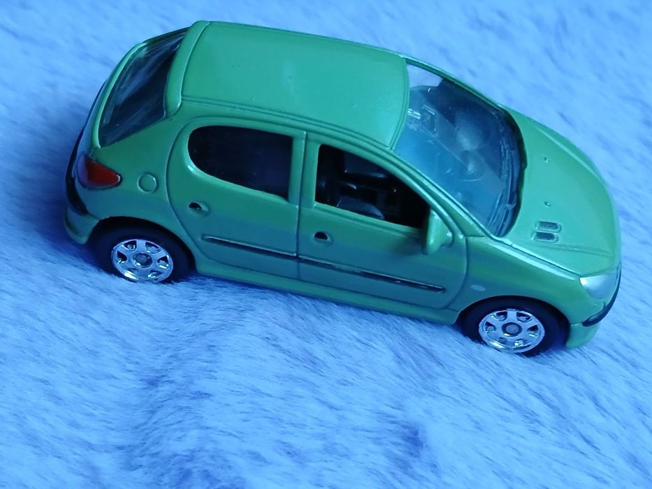 Редкая машинка PEUGEOT 206