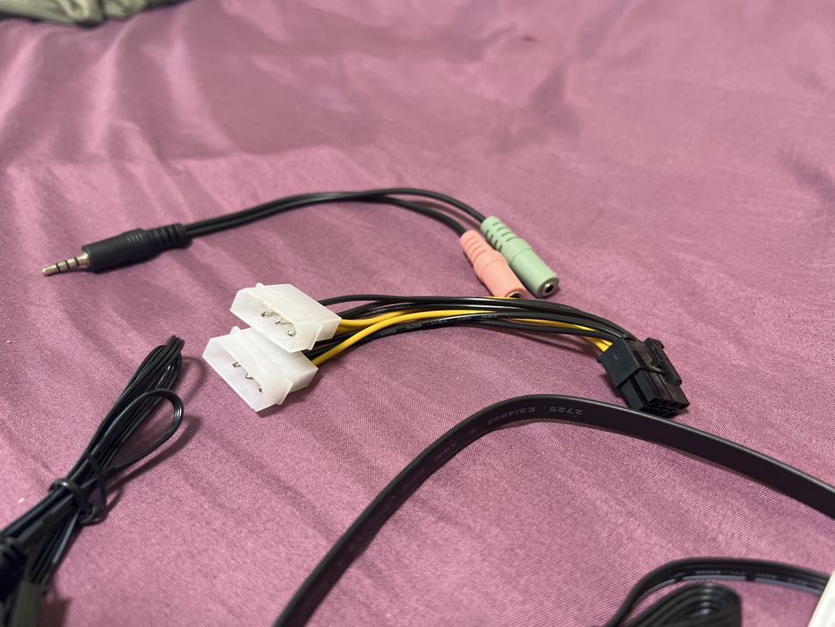 Набір перехідників та кабелів для ПК (SATA, Molex, Fan Hub, Audio)