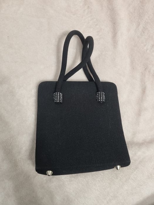 Mini torebka a la kuferek/kopertówka na nóżkach