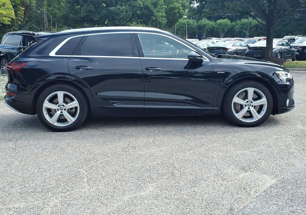 Audi e-tron      2019