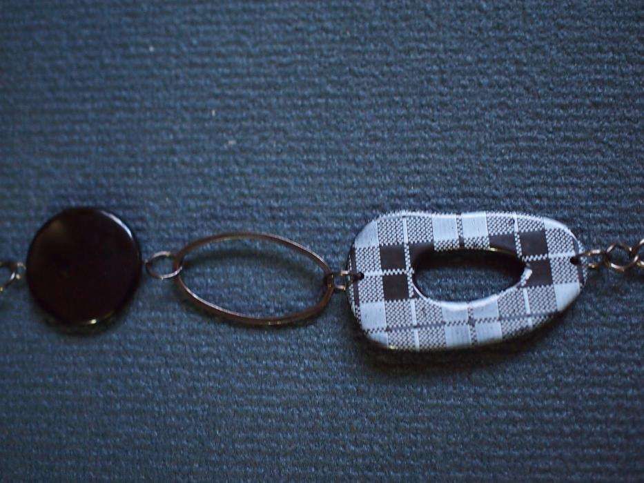 Colar xadrez preto/branco