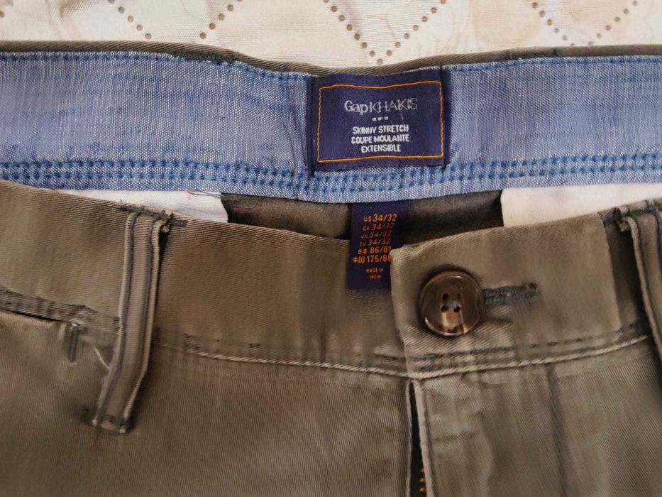 Calças khakis da GAP tam. 44 em muito bom estado RESERVADAS